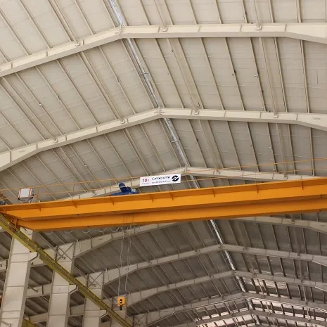 جرثقیل سقفی دو پل (Double Girder Overhead Crane) یکی از انواع پیشرفته جرثقیل‌های سقفی است